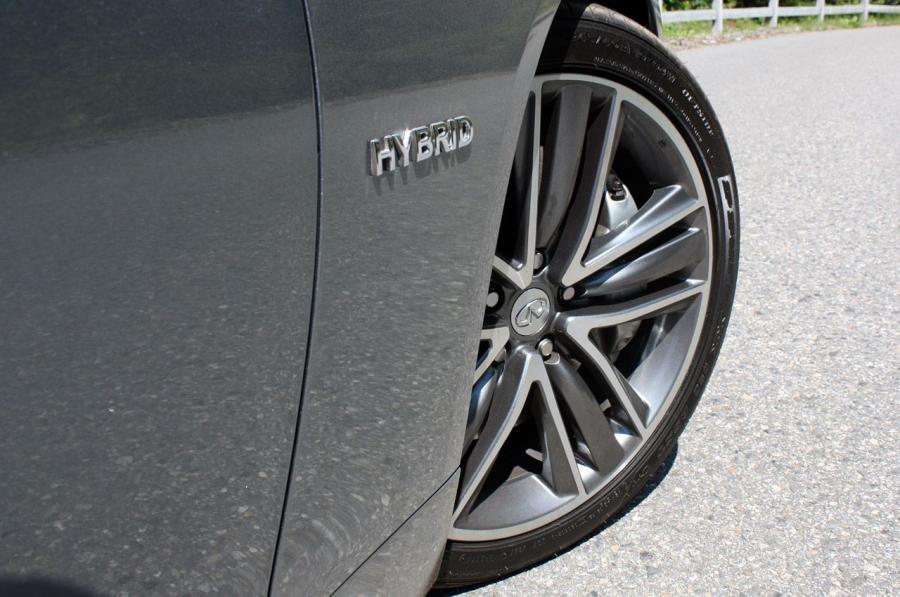  Infiniti Q50 2014 года  (фото 33 из 52)